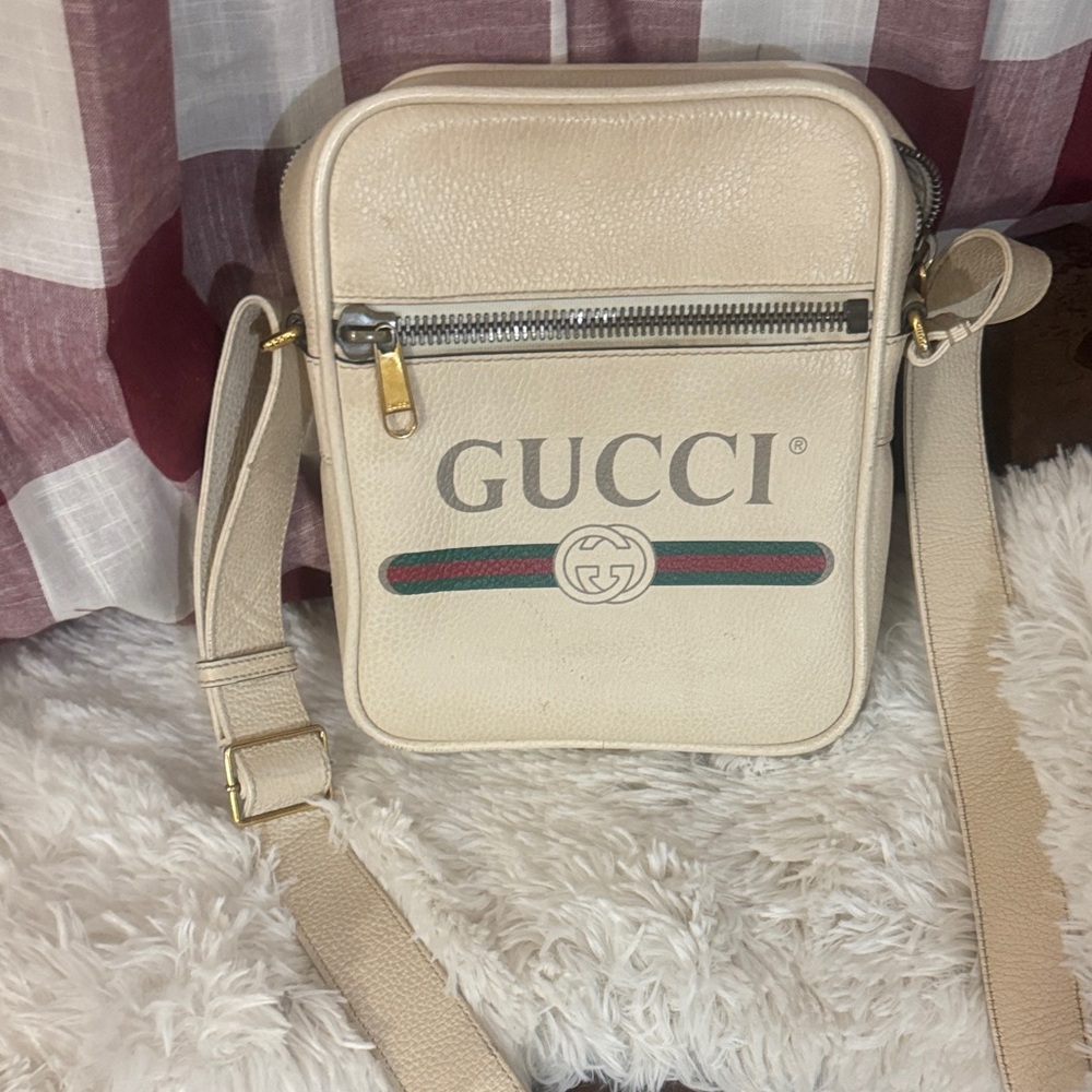 Gucci Cream Crossbody Messenger with Green and Red Web. Good condition.